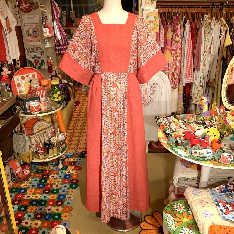 画像: 70'S Flower pattern flared sleeve switch dress