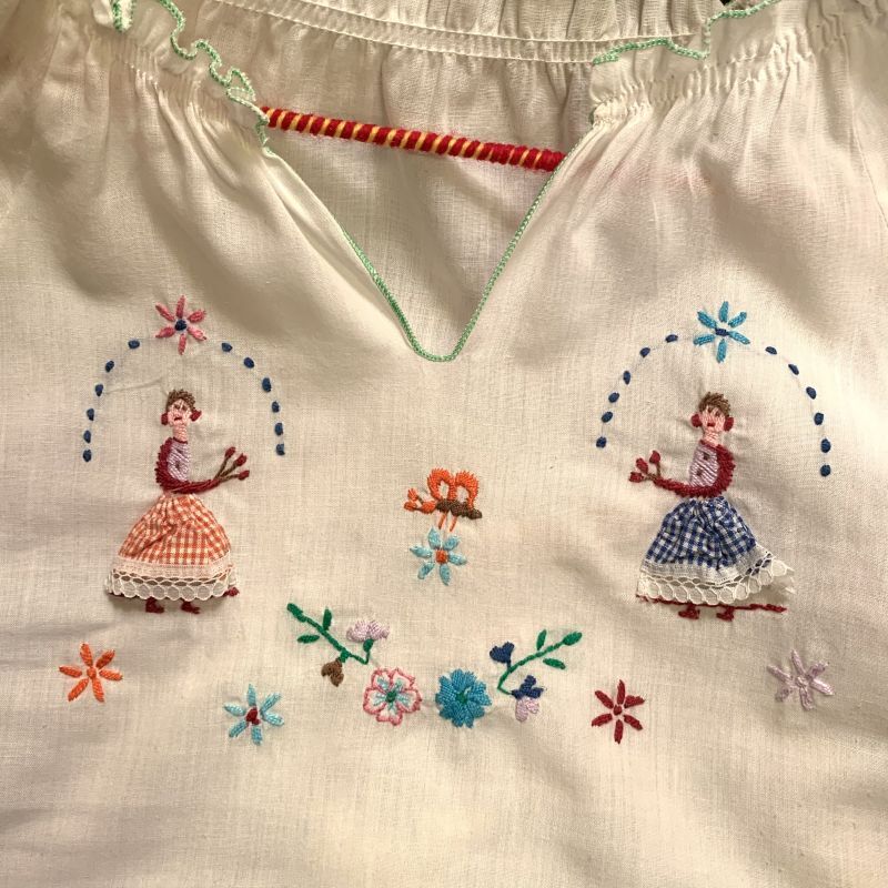 画像: (SALE) Girl Flower embroidery patch cutoff top