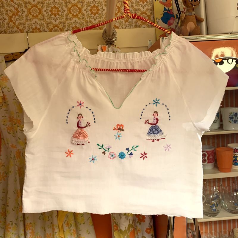 画像: (SALE) Girl Flower embroidery patch cutoff top