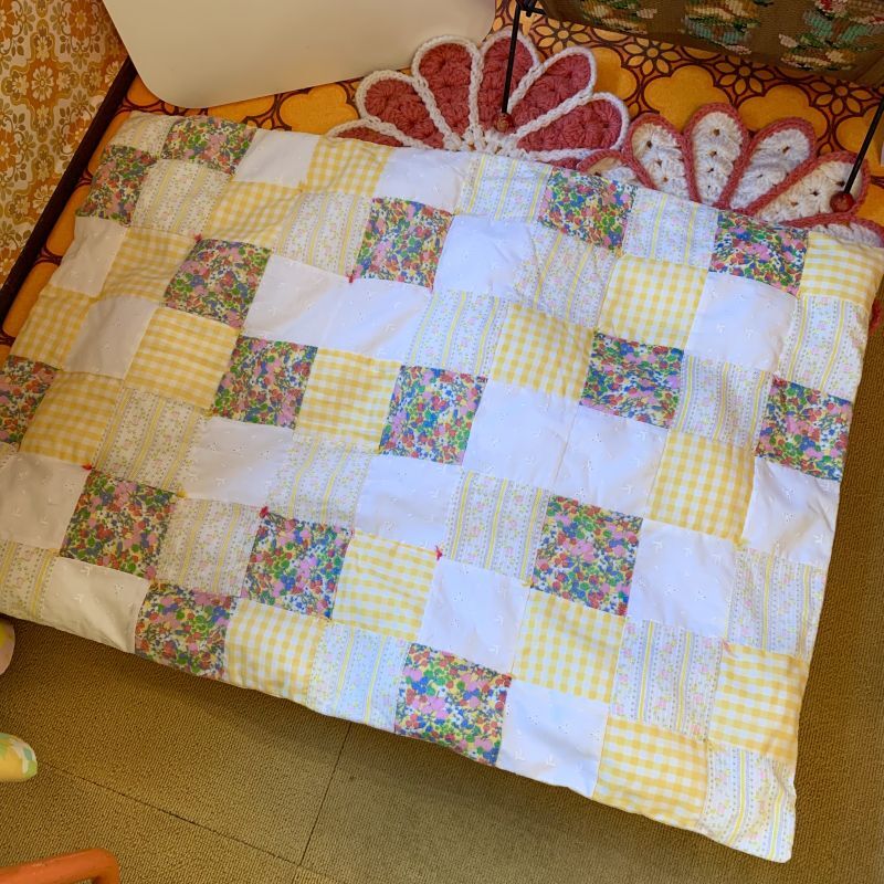 画像: Vintage flower patchwork quilt mat