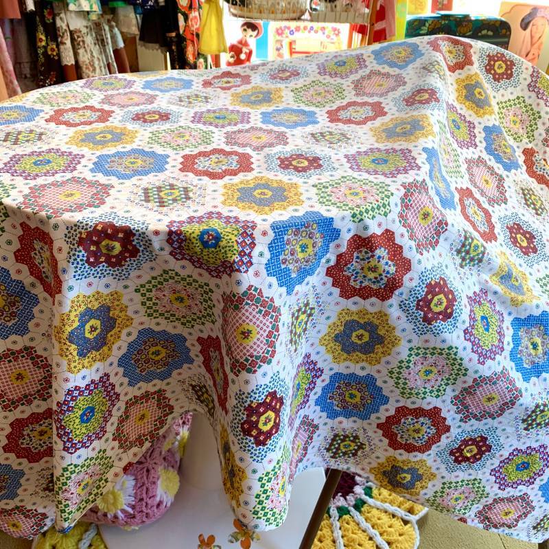 画像: Vintage patchwork flower pattern tablecloth