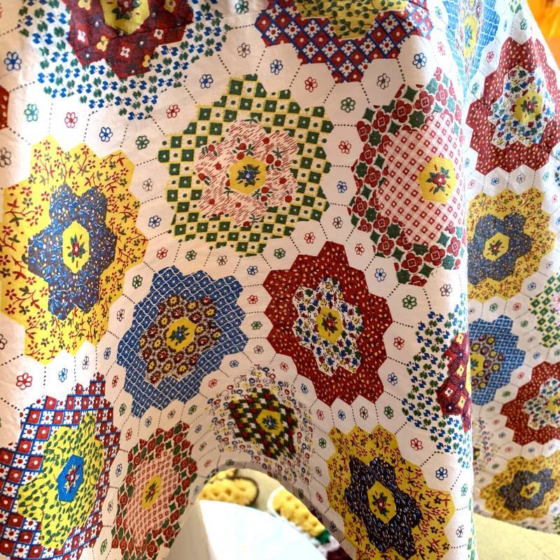 画像: Vintage patchwork flower pattern tablecloth