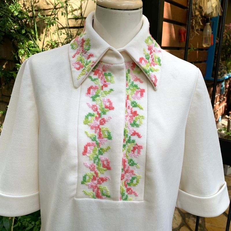 画像: (SALE)Vintage flower cross stitch short sleeve top