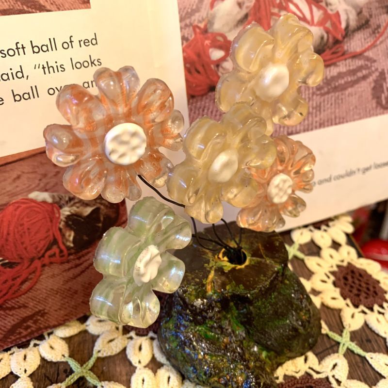 画像: Vintage lucite gingham check flower