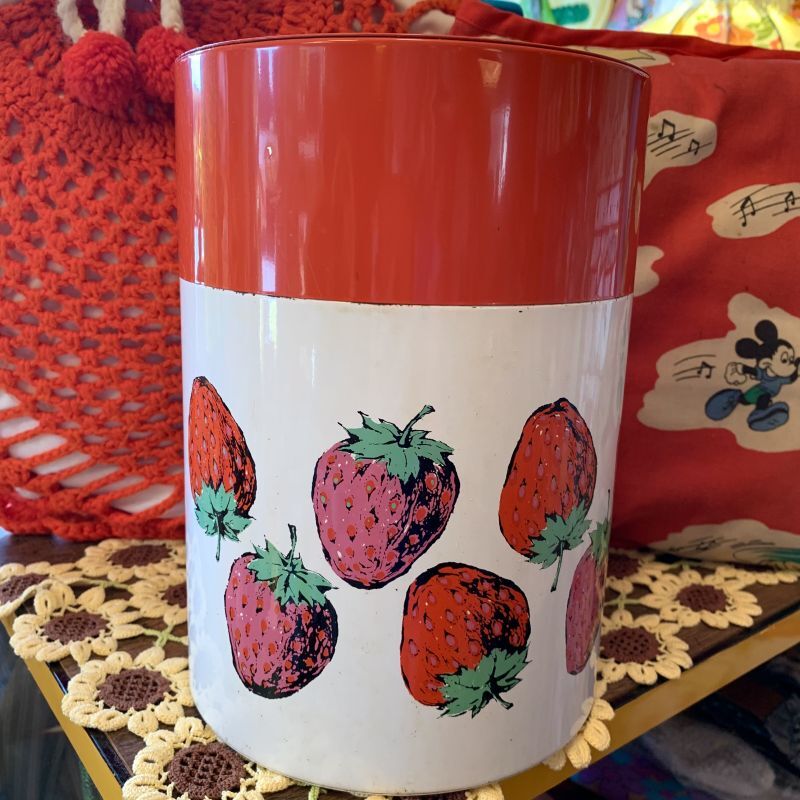 画像: Vintage strawberry tin canister 