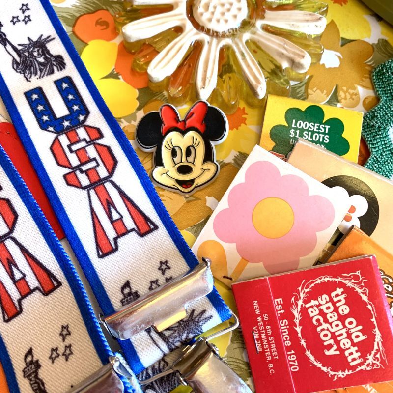 画像: OLD Minnie Mouse plastic badge