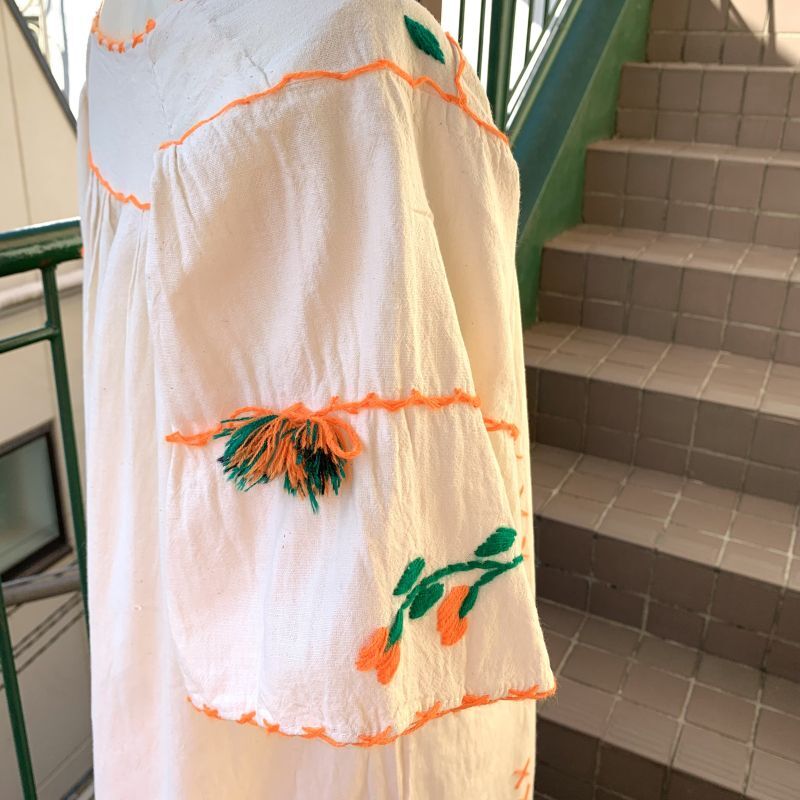 画像: Vintage Mexican Flower embroidery dress