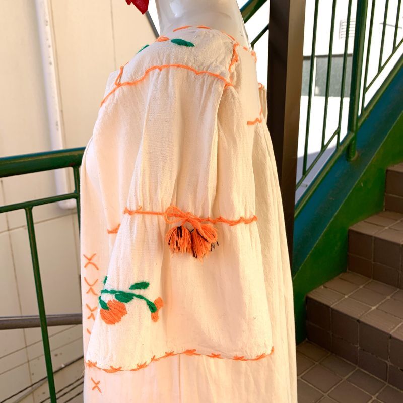 画像: Vintage Mexican Flower embroidery dress