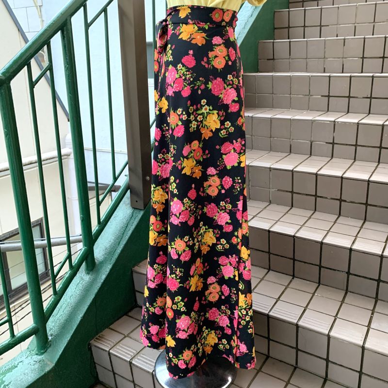 画像: Vintage Flower&Strawberry pattern wrap skirt
