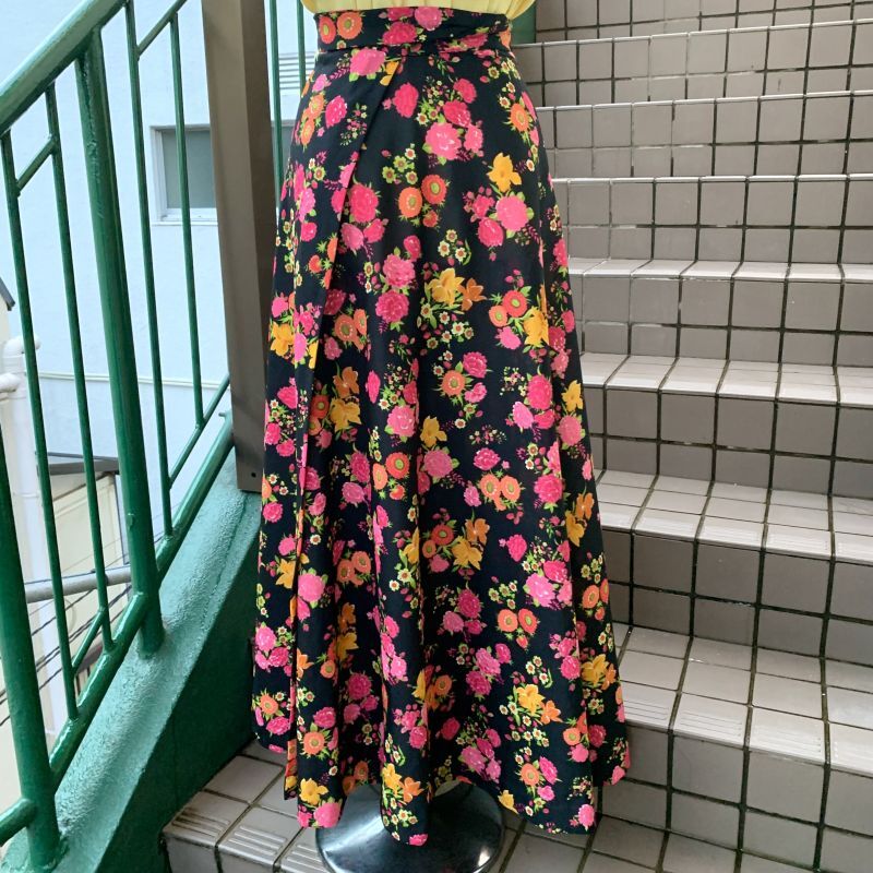 画像: Vintage Flower&Strawberry pattern wrap skirt