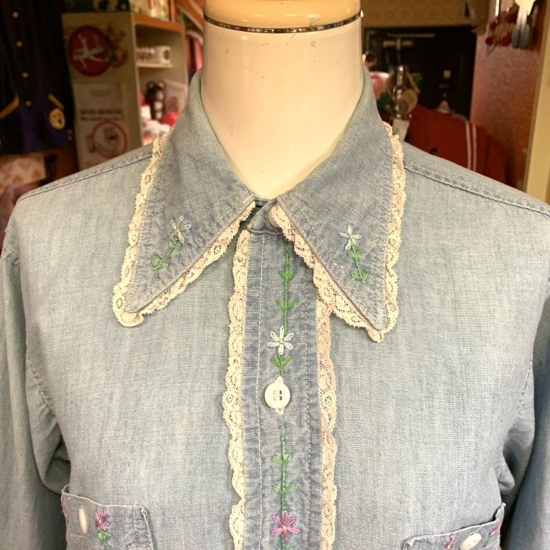 画像: Vintage mushroom&flower embroidery chambray shirt