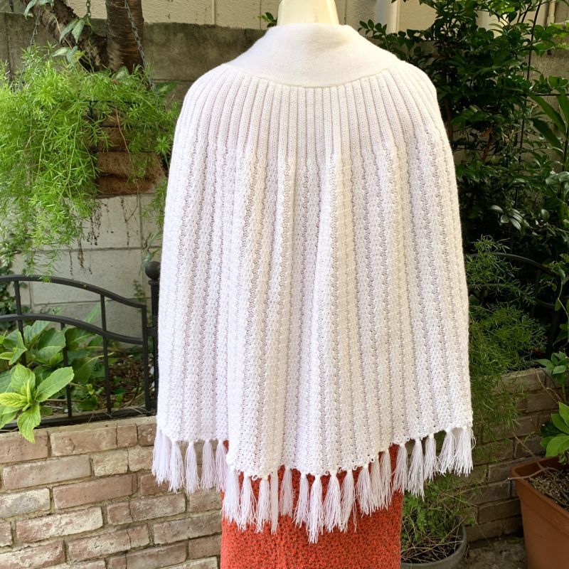 画像:  Vintage flower embroidery knit cape