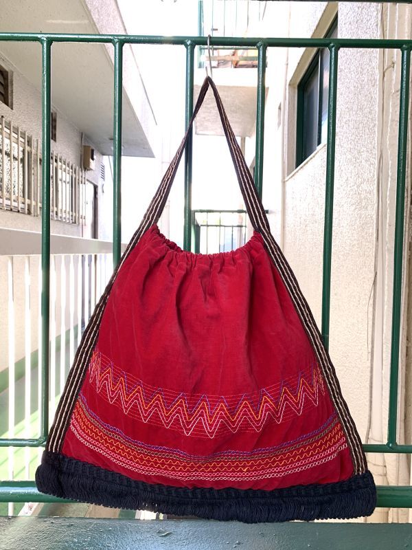 画像: Vintage colorful stitch burgundy velor bag