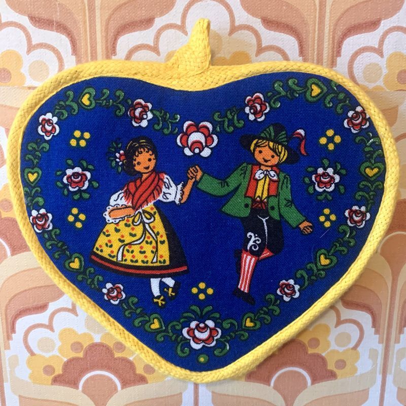 画像: Vintage heart trivet