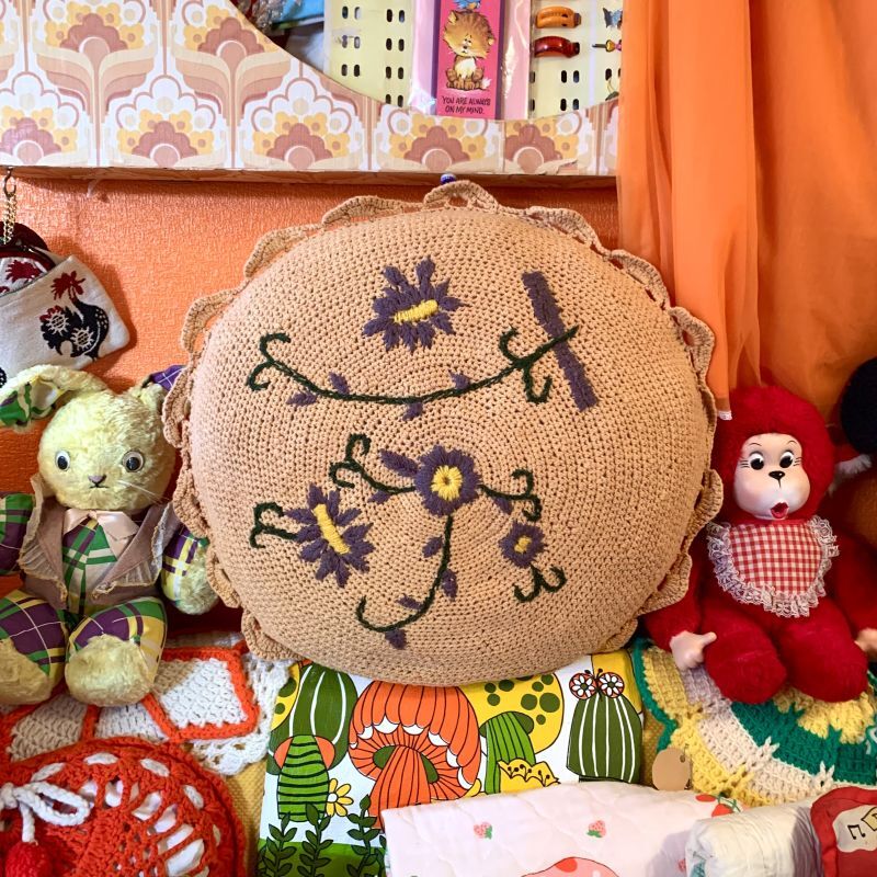 画像1: Vintage flower pattern cotton knit cushion