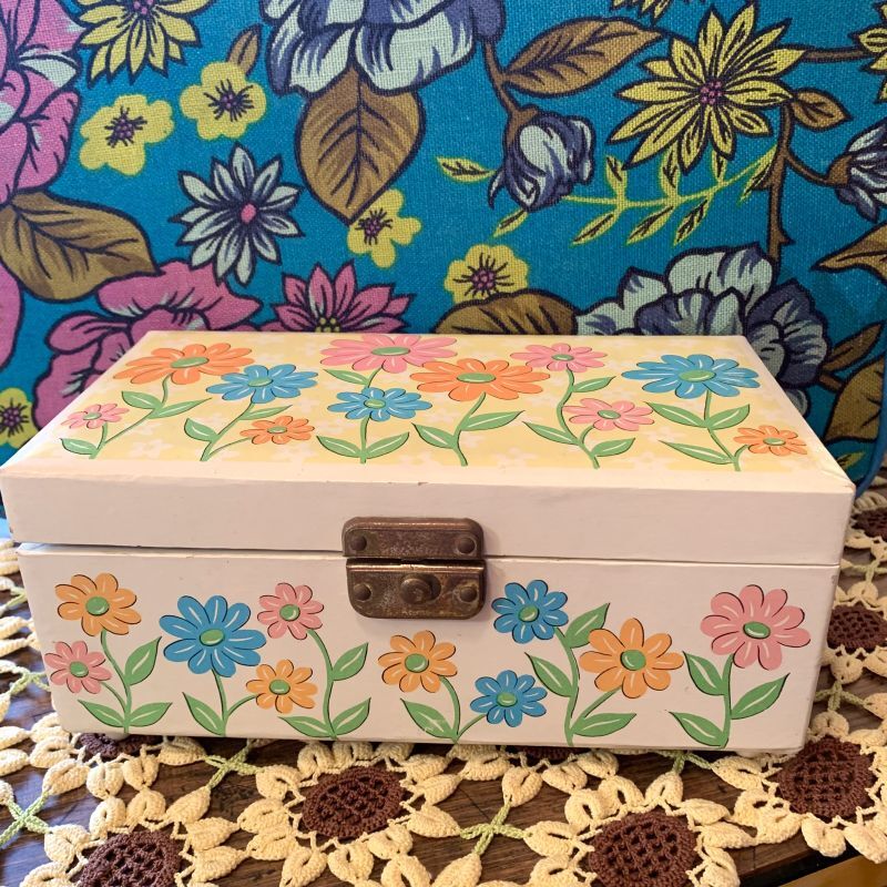 画像: Vintage lucite flower jewelry box