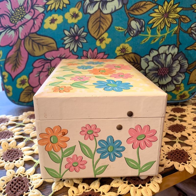画像: Vintage lucite flower jewelry box