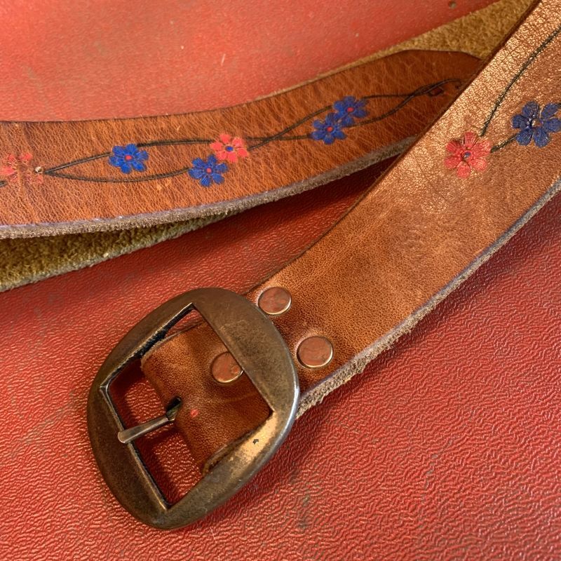 画像: Vintage embossed flower leather belt