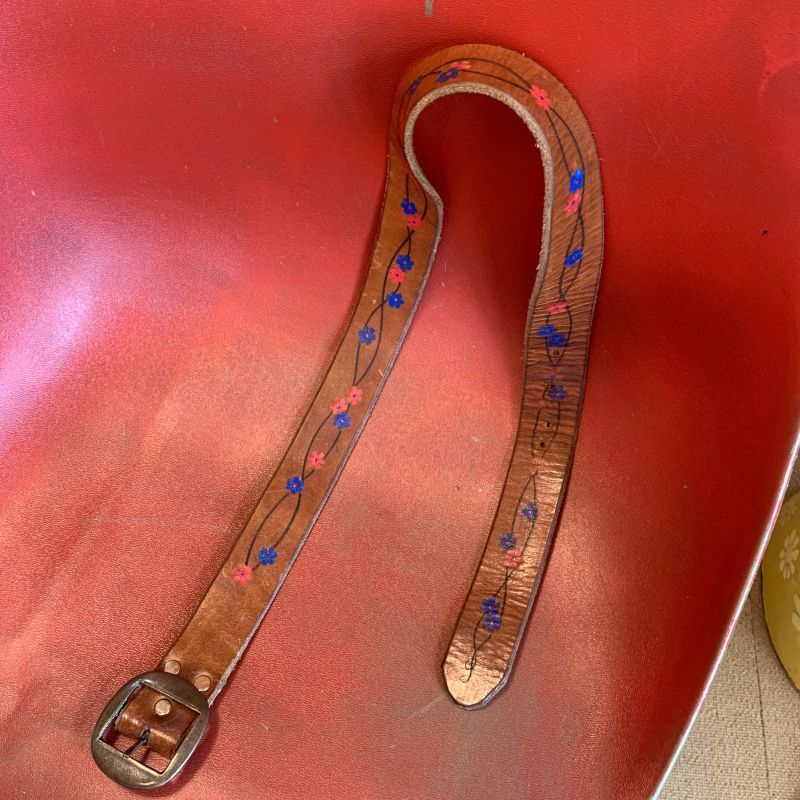 画像: Vintage embossed flower leather belt