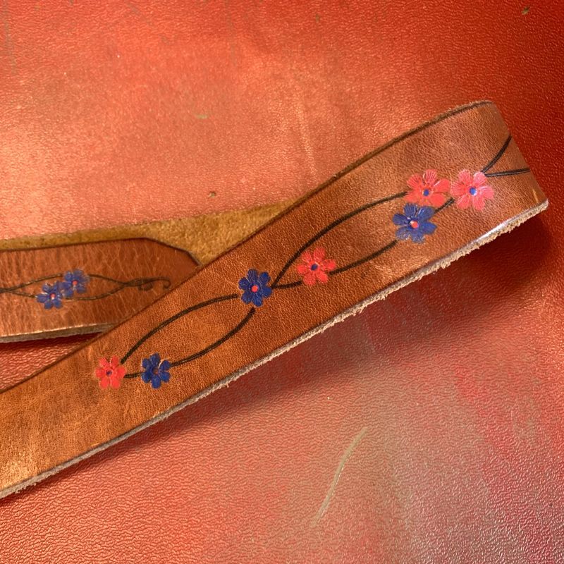 画像: Vintage embossed flower leather belt