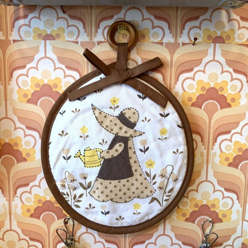 画像: Vintage holly hobbie quilting trivet