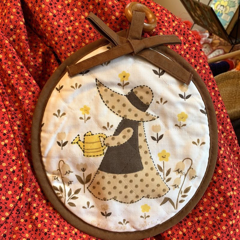 画像: Vintage holly hobbie quilting trivet