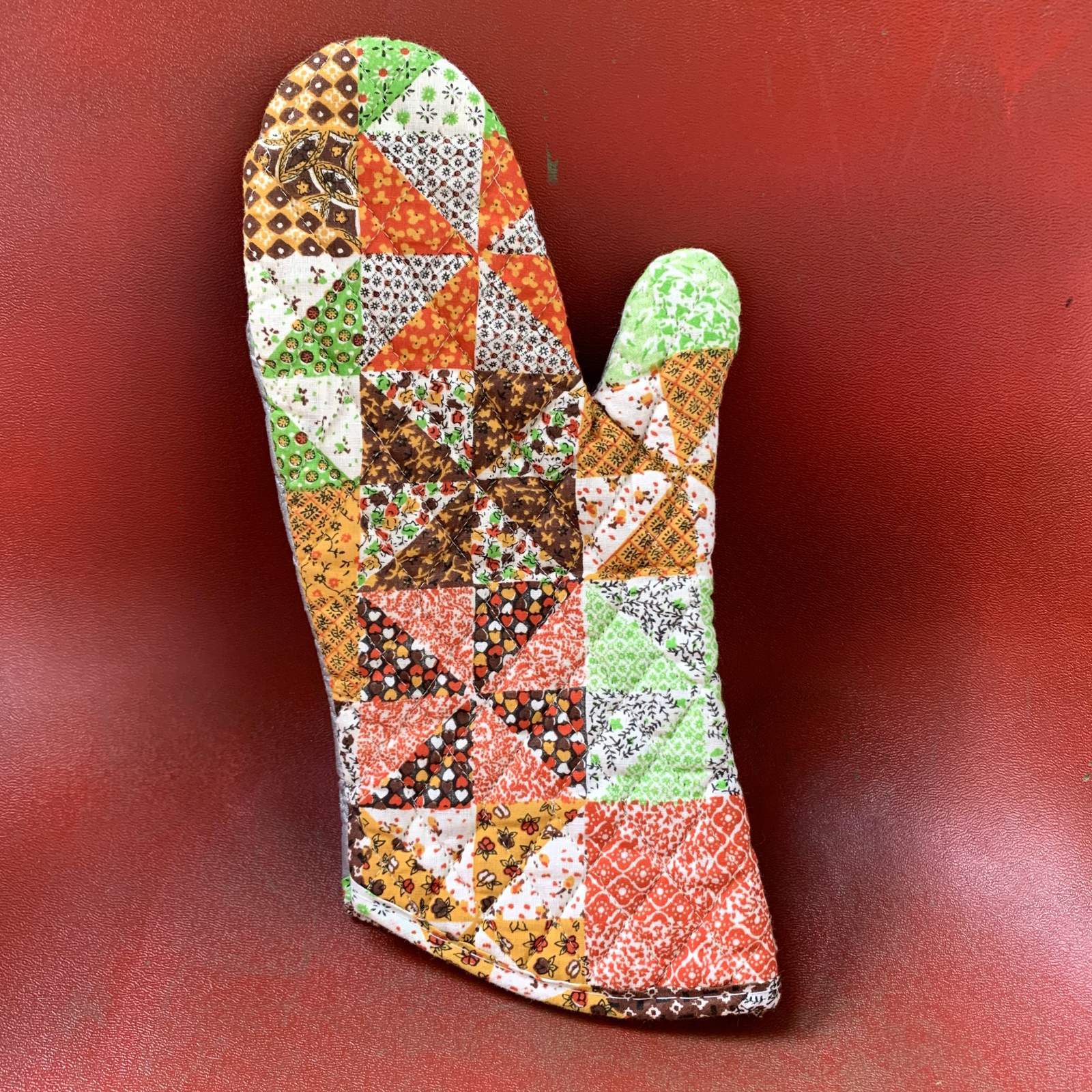 画像: Vintage patchwork printed quilting mittens