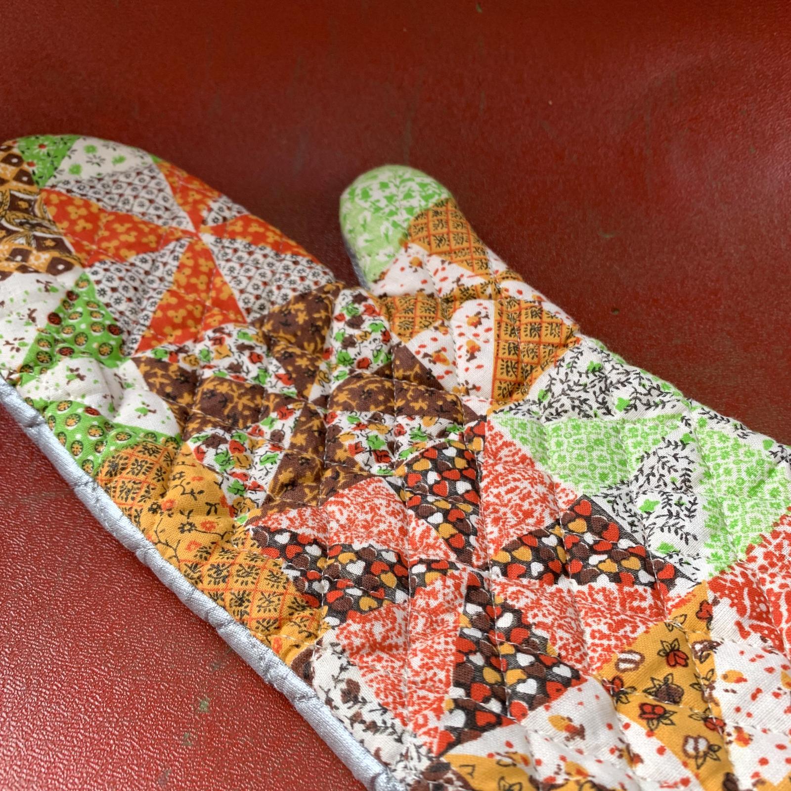 画像: Vintage patchwork printed quilting mittens