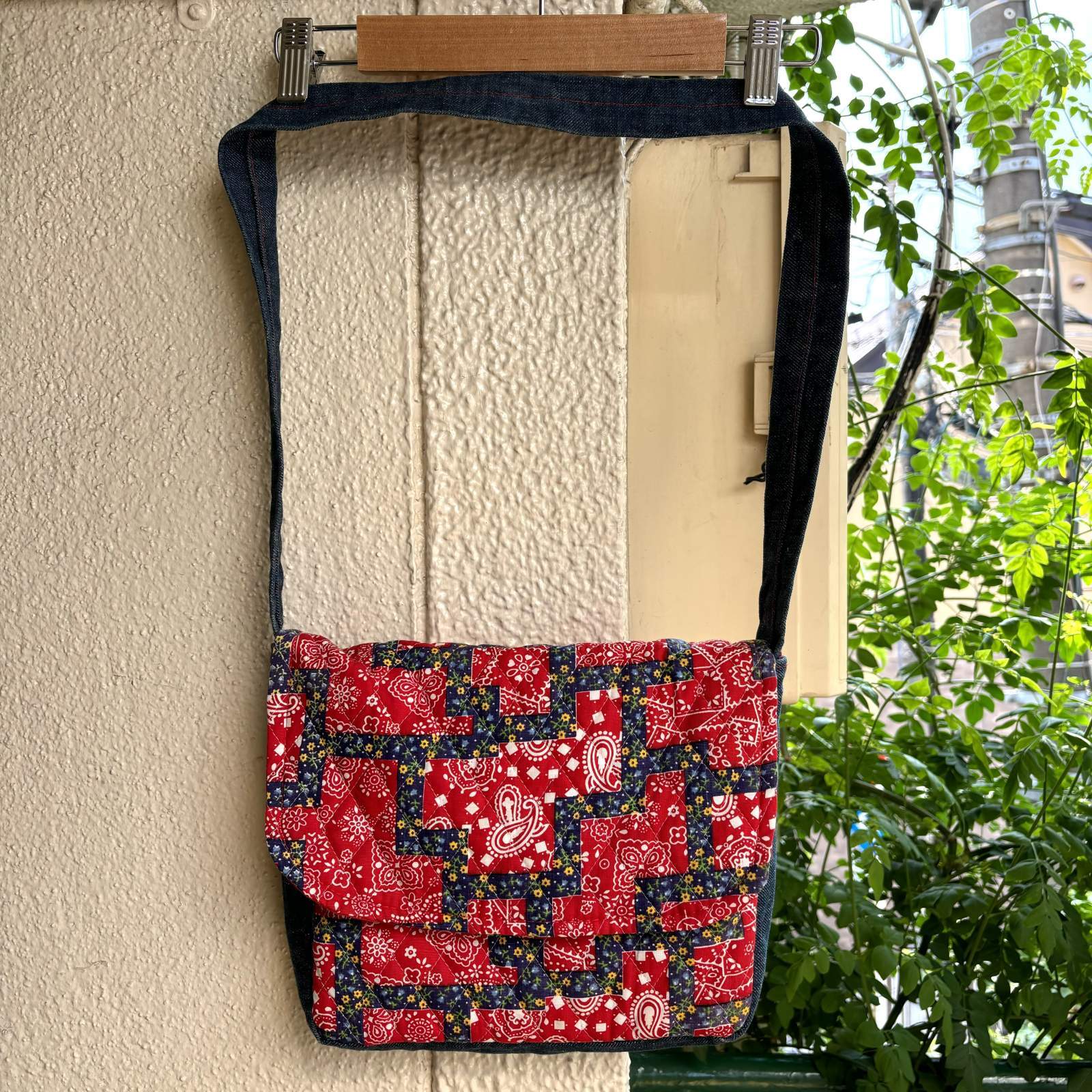 画像: Vintage flower bandana pattern denim quilting shoulder bag