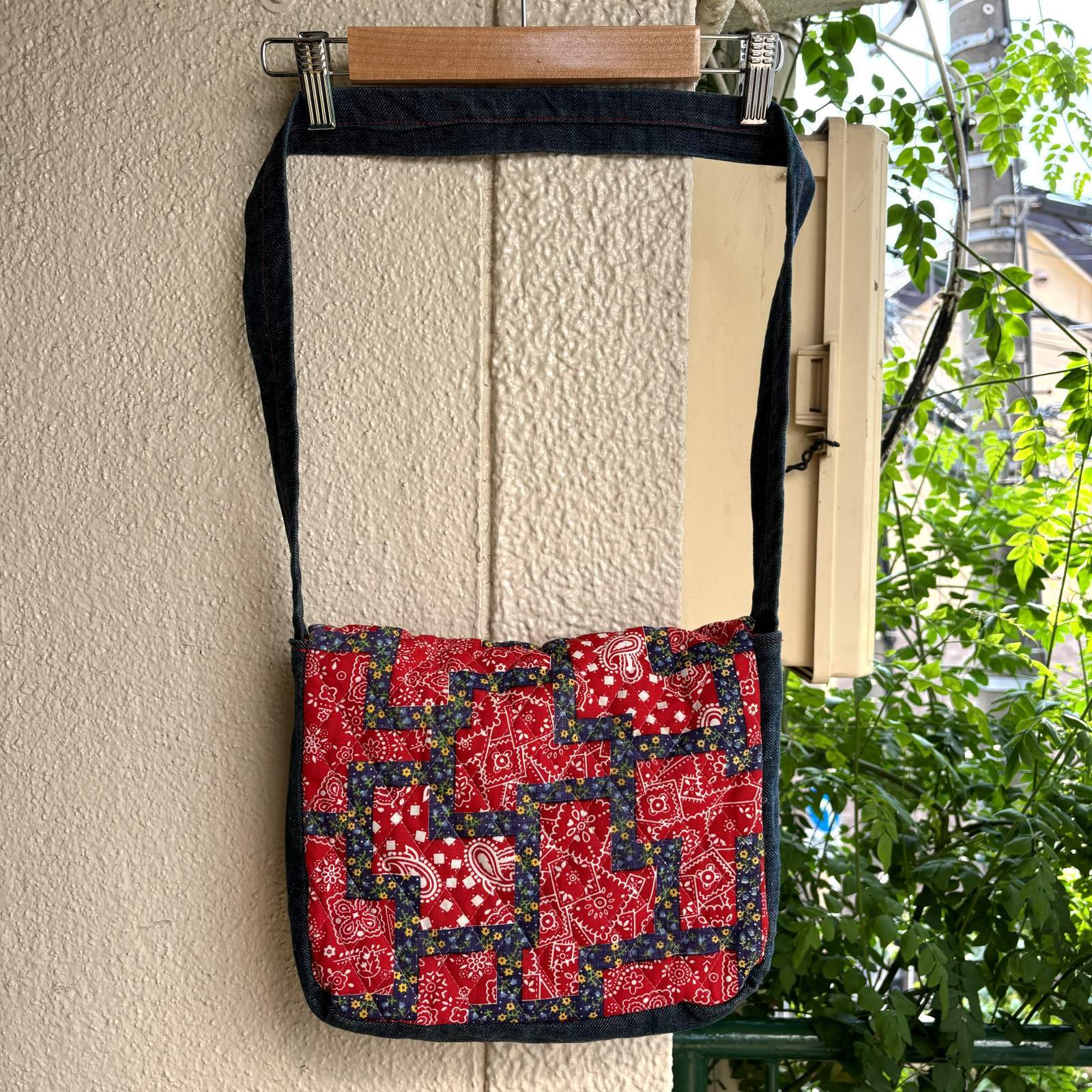 画像: Vintage flower bandana pattern denim quilting shoulder bag