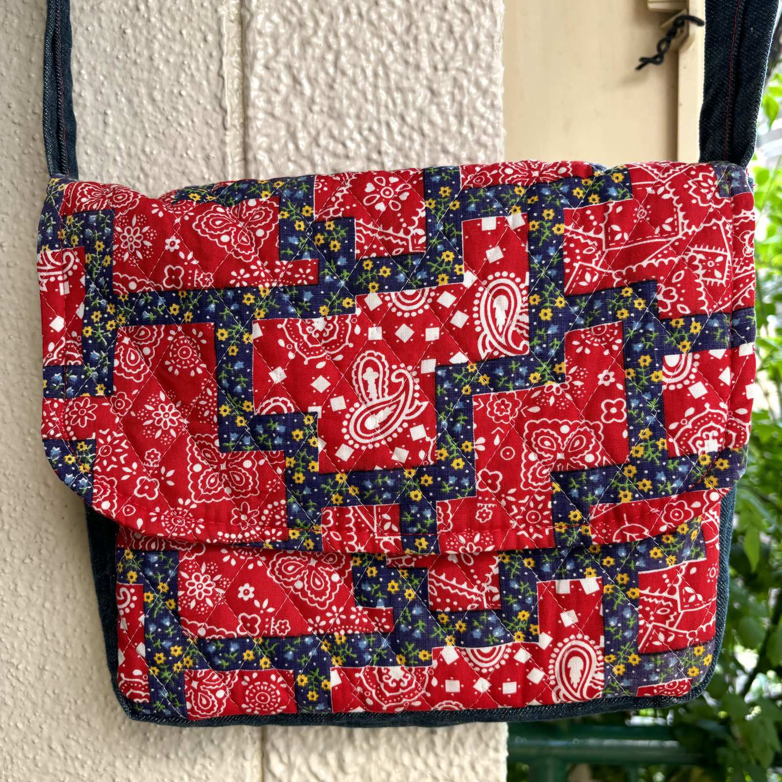 画像: Vintage flower bandana pattern denim quilting shoulder bag