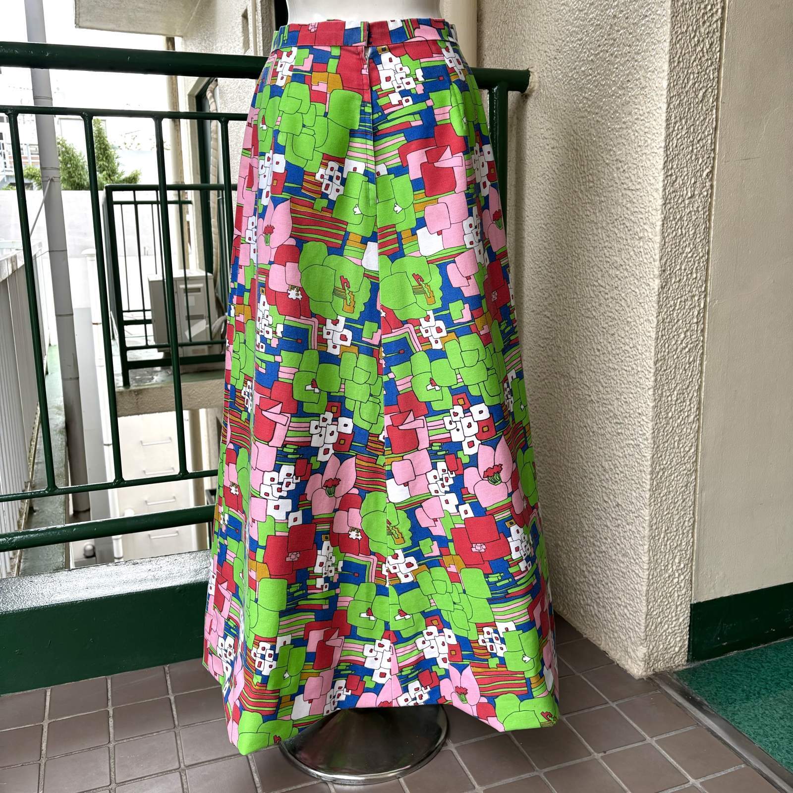 画像: Vintage design flower printed long skirt