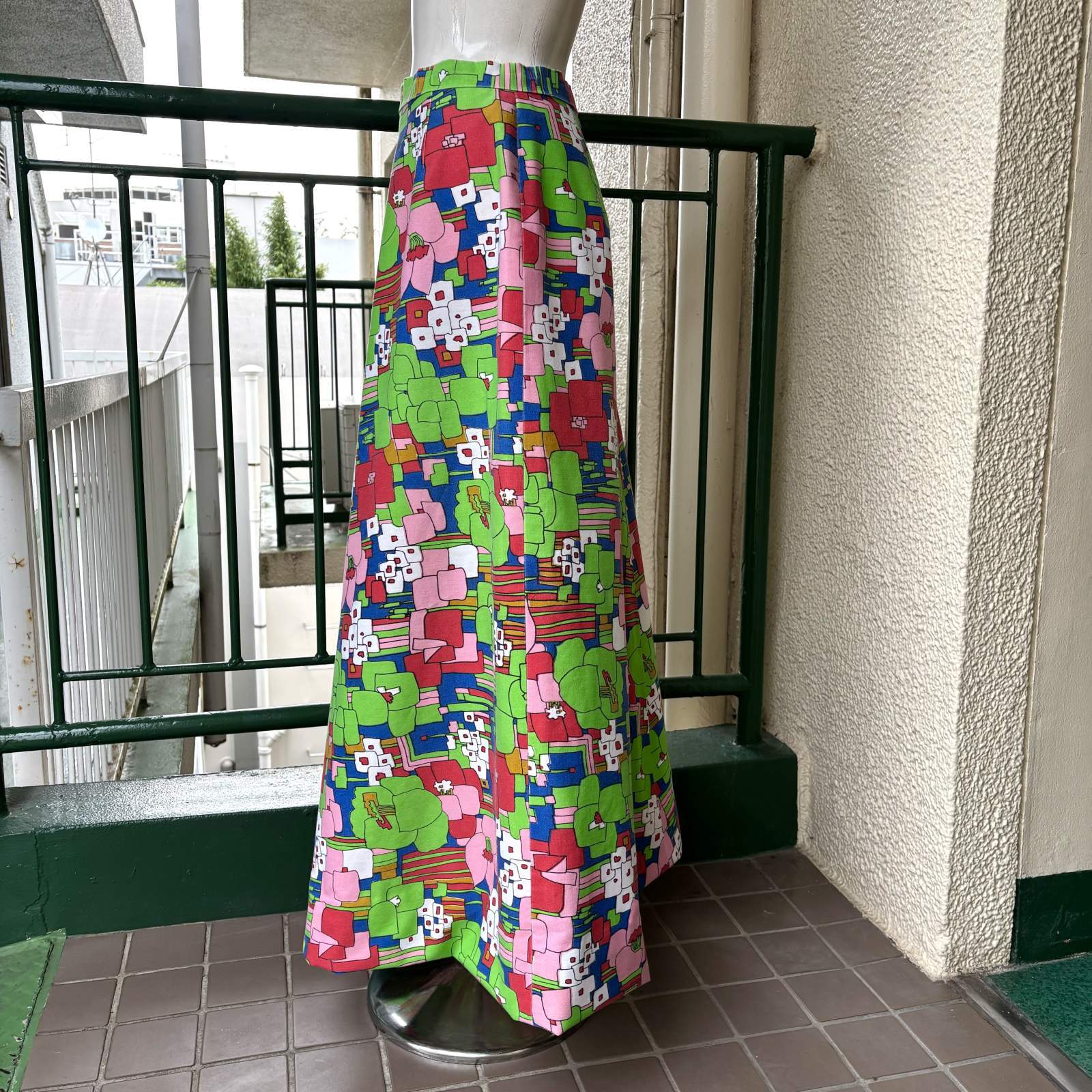 画像: Vintage design flower printed long skirt