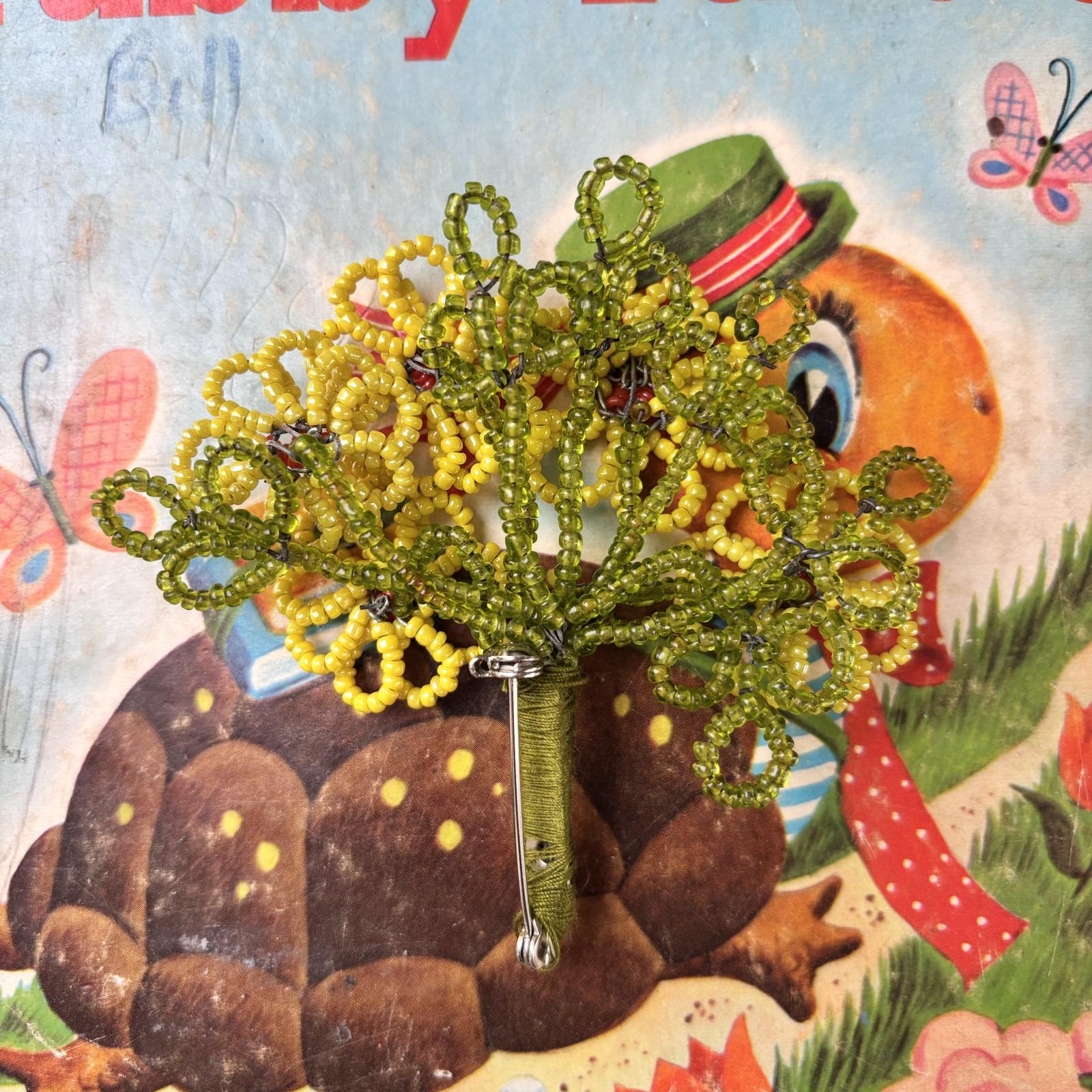 画像: Vintage beaded flowers brooch