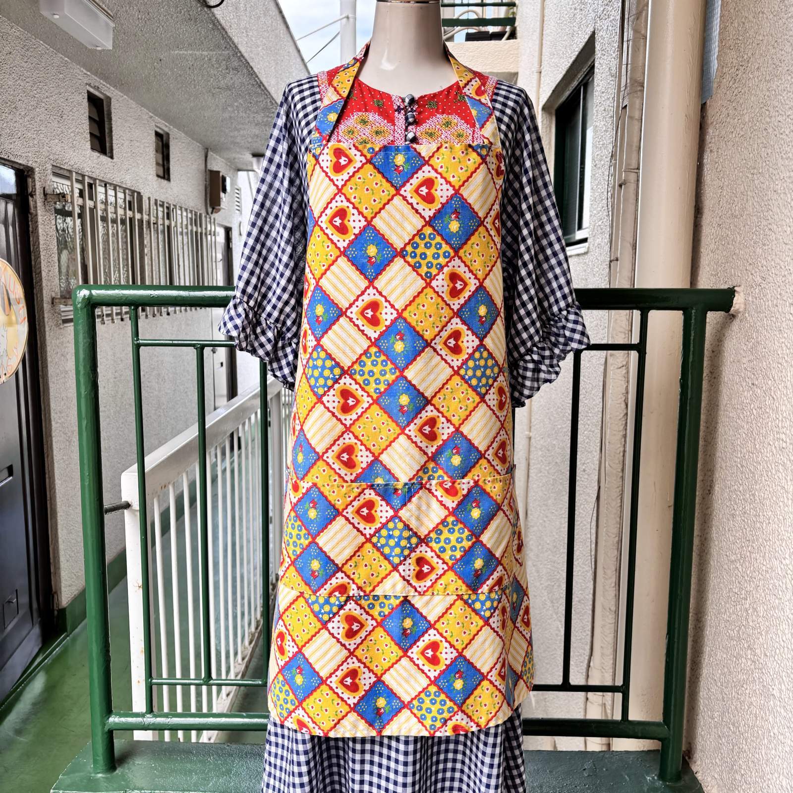 画像1: Vintage patchwork printed apron