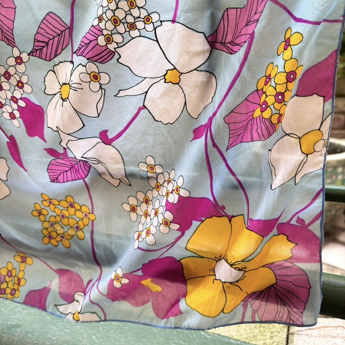 画像: Vintage retoro flower pattern scarf