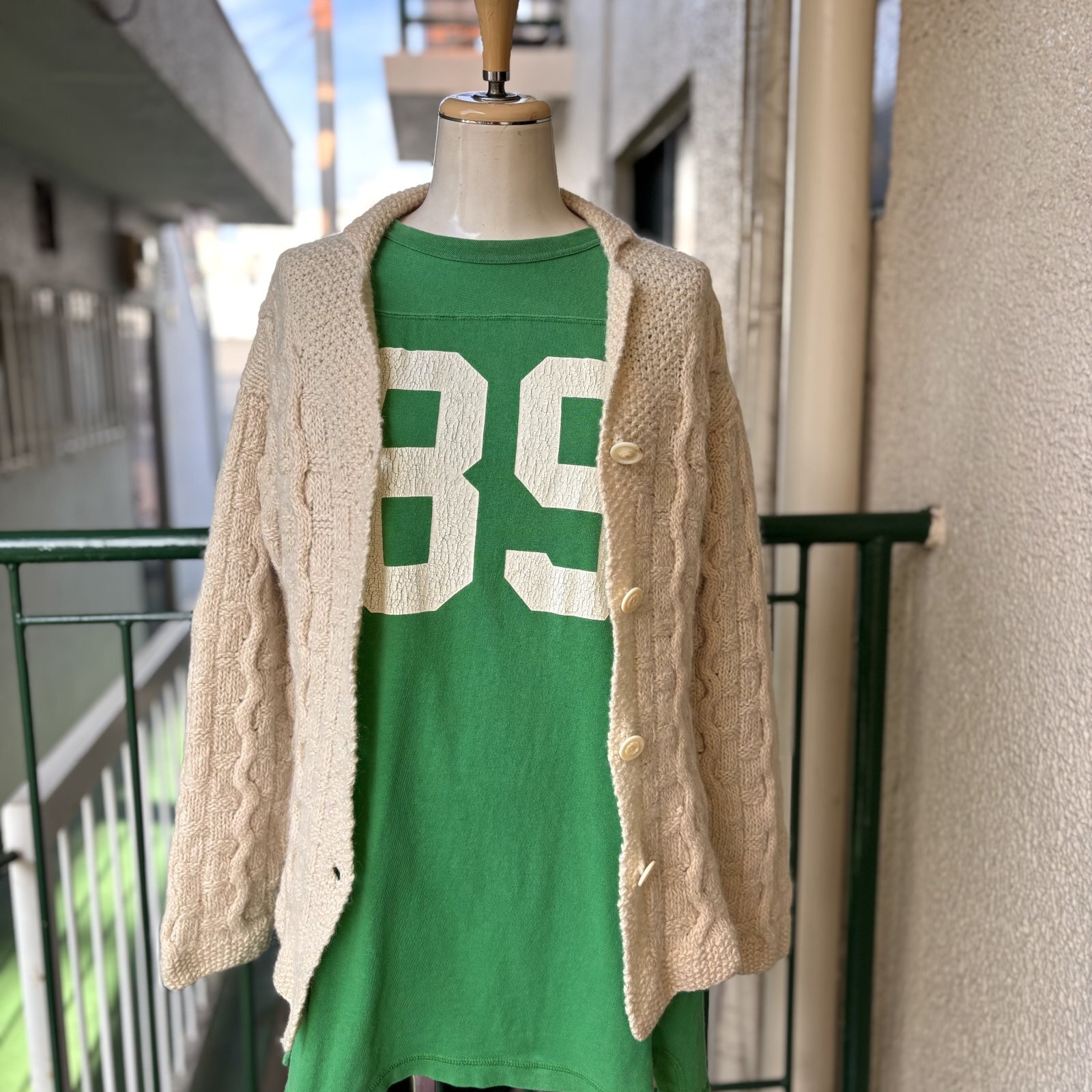 画像: Vintage ivory cable tying hand knit cardigan