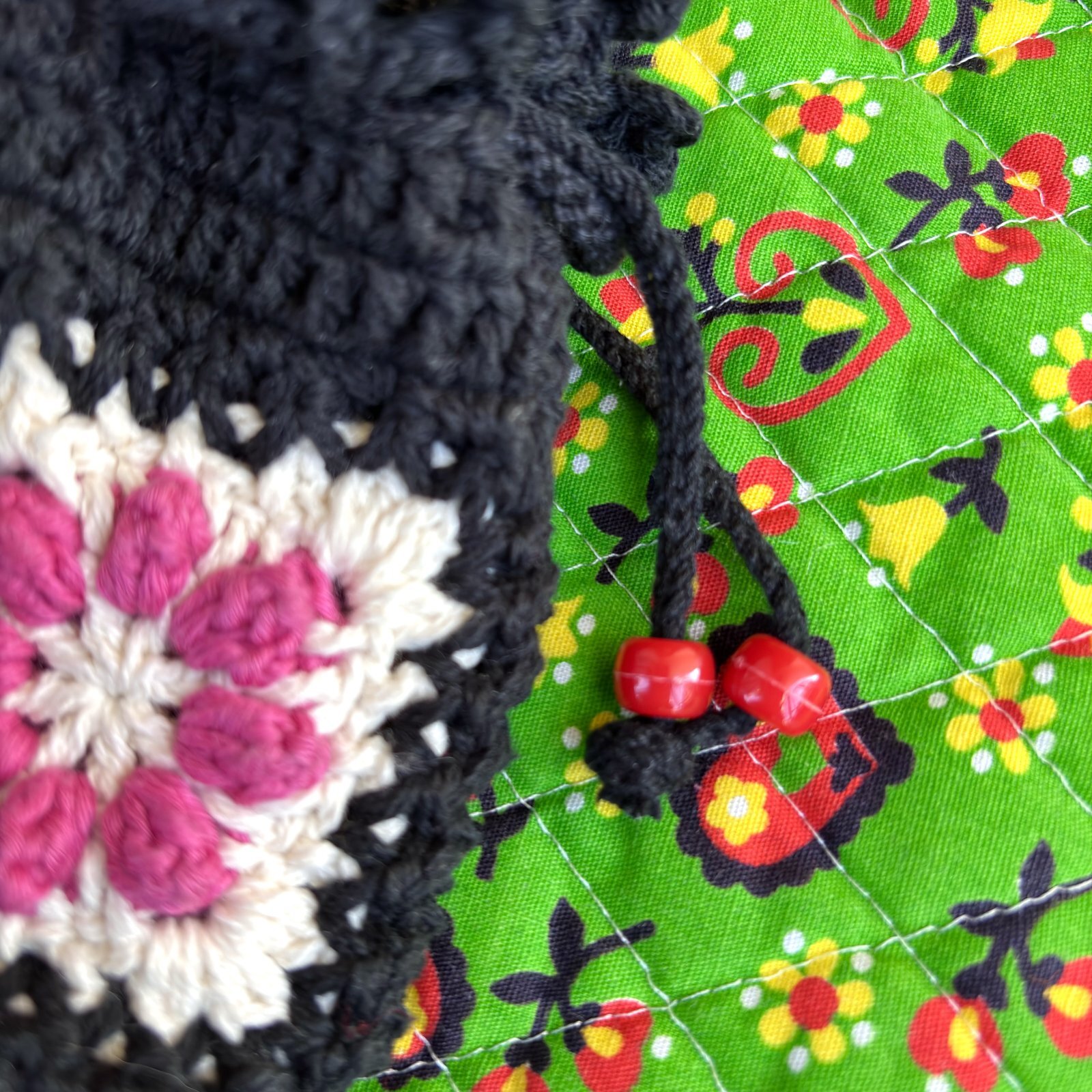 画像: Vintage granny square mini pouch